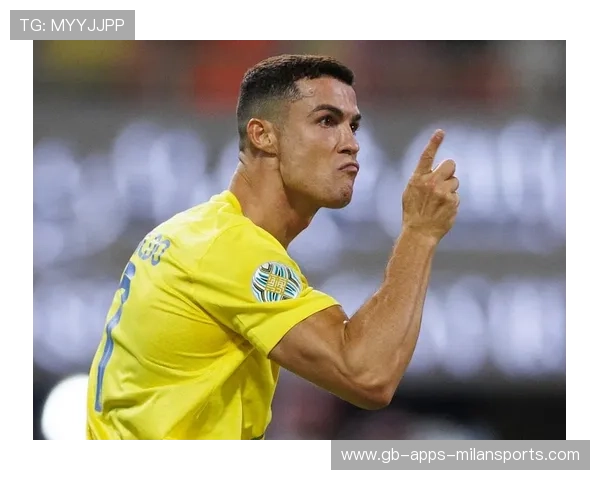 C罗点赞榜单争议再起，历史纪录追逐激战