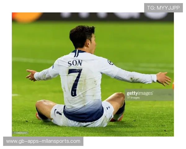 托特纳姆热刺—孙兴慜高速插上头球得分