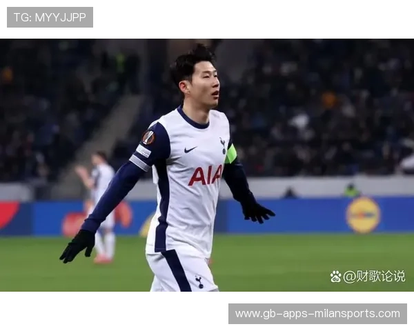 孙兴慜绕桩式突破带走三人,热刺层层深入形成绝佳机会 孙兴慜绕桩式突破带走三人,热刺层层深入形成绝佳机会