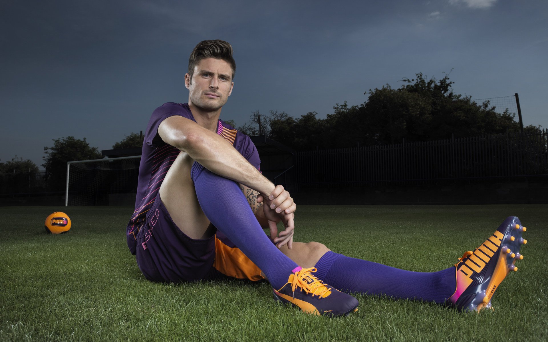 佛罗伦萨多线进攻施压对方门前，佛罗伦萨duomo